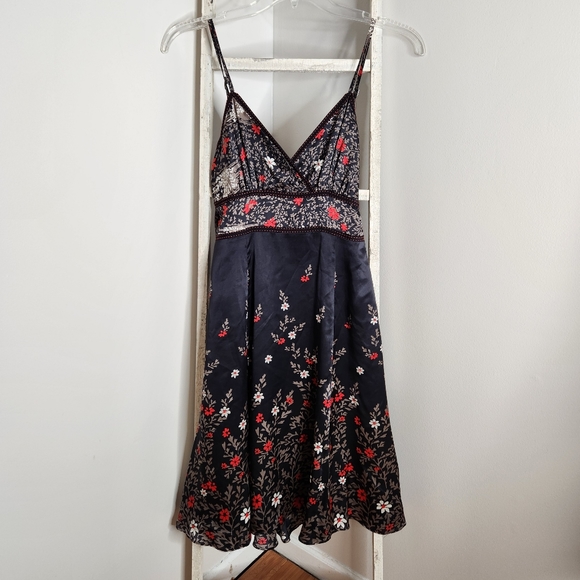 Ted Baker London Dresses & Skirts - Ted Baker dress womens size 2 USA size 6 100% Silk floral cammie sleeveless